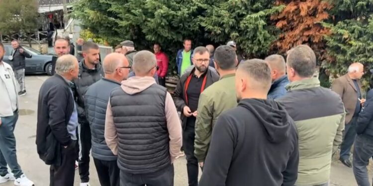 Protesta në Çërravë: Banorët kërkojnë lirimin e bashkëfshatarit të arrestuar