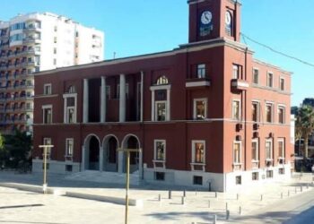 Protesta për shtëpitë në Durrës vazhdon: Banorët e prekur nga projekti TID kërkojnë ndihmën e Këshillit Bashkiak, dhjetëra familje në situatë emergjente.