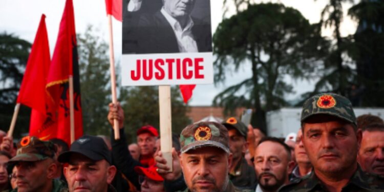 Protestë në Strasburg për ish-drejtuesit e UÇK-së: Po qëndrojnë në Hagë pa arsye!