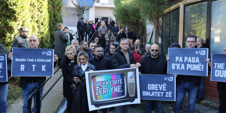 “Punëtorët e RTK-së, pa paga për 24 ditë, shpallin grevë dyorëshe”