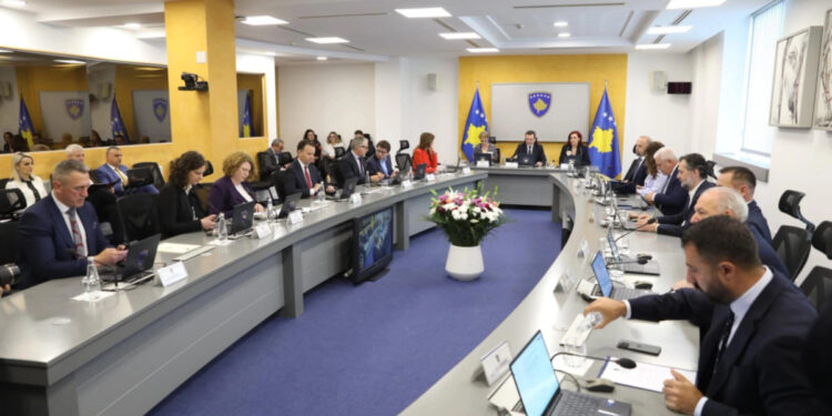 Qeveria e përkohshme zhvillon mbledhje me 14 çështje në rend dite