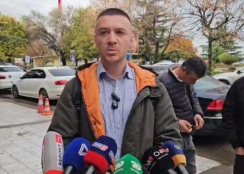 Qytetari që u përball me këshilltarin në bashki: ‘Më kërcënoi, është turp dhe nuk do të ndalet këtu’