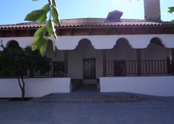 Rindërtohet Xhamia Mbretërore e Sulltan Bajazitit, e cila u ndërtua 533 vjet më parë në kalanë e Elbasanit