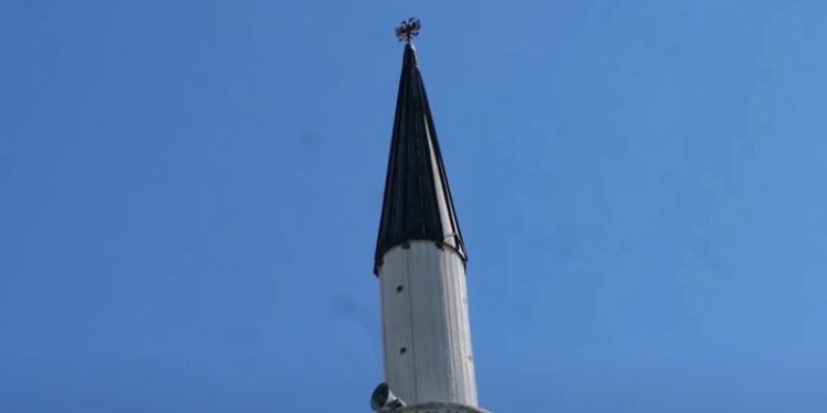 Rreth xhamive në Fushë-Kosovë dhe Ferizaj