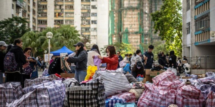 Rritet numri i viktimave nga zjarri në Hong Kong, tani në 128 persona.