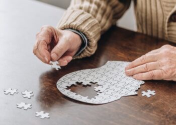 Rritja e numrit të popullsisë rrit rastet e demencës: Diagnostikimi më i ri me këtë sëmundje është te persona mbi 70 vjeç.