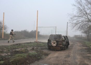 Rusia ekzekuton dy ushtarë ukrainas të kapur, Kievi përgjigjet me vrasje.