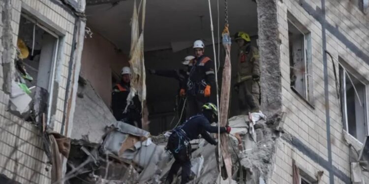 Rusia godet infrastrukturën energjetike të Ukrainës, gjashtë të vdekur dhe shumë të plagosur.