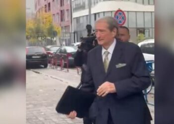 Sali Berisha Arrin në SPAK me Dosjet për Ngjarjet e 21 Janarit