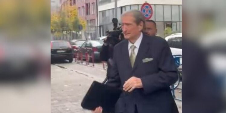 Sali Berisha Arrin në SPAK me Dosjet për Ngjarjet e 21 Janarit