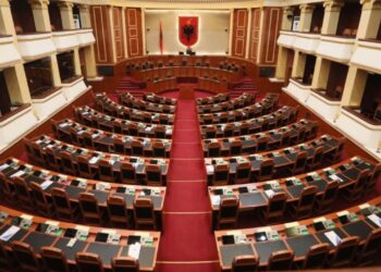 Seancë plenare, në qendër të vëmendjes ligji për barazinë gjinore dhe emërimi i anëtarëve të Komisionit Rregullator të KQZ-së.