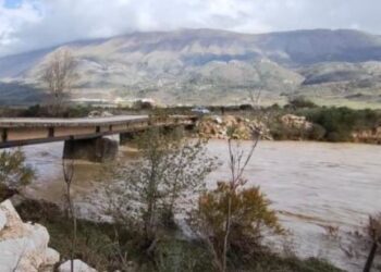 Shembja e ura e Glinës nga reshjet lë pesë fshatra në Dropull të izoluar
