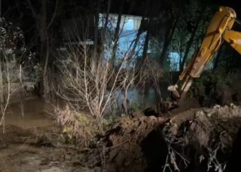 Shira të forta komplikojnë situatën në Maliq, fshati Sheqeras në rrezik përmbytjeje