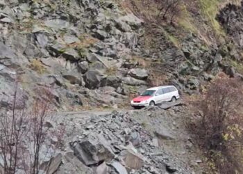 Shiu i fortë shkakton vështirësi në Kukës, qindra familje të izoluara për shkak të dëmtimeve në infrastrukturë.