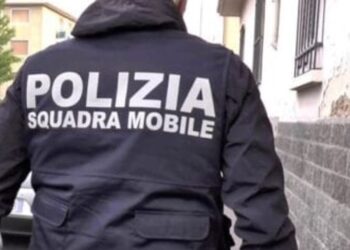 Shkuan për të konfiskuar armën, por zbuluan se ishte lodër... Policia italiane nuk del "duarbosh" nga shtëpia e shqiptarit, kapin një sasi të madhe kokaine.
