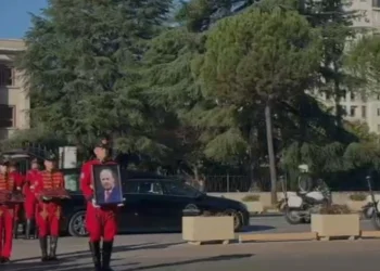 Shqipëria në ditë zie kombëtare për Fatos Nanon