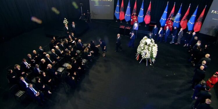 Shqipëria në zi kombëtar: Homazhe për Fatos Naon, fjalime nga bashkëshortja dhe Kryeministri Rama në pritje.