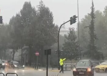 Shqipëria paralajmërohet për kushte të këqija klimatike, Ministria e Mbrojtjes: Priten shi të fortë javën e ardhshme, këto janë qarqet më të rrezikuara.