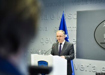 "Shqiptarët po përballen me diskriminim dhe nënpërfaqësim", Besnik Bislimi: Raporti i KE-së tregon shkeljen e të drejtave të shqiptarëve në Serbi.