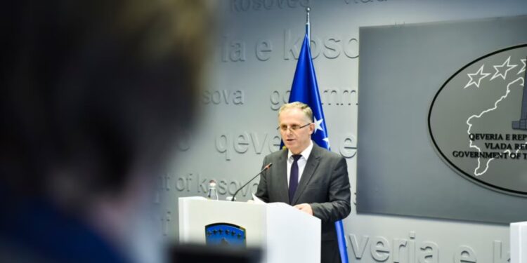 "Shqiptarët po përballen me diskriminim dhe nënpërfaqësim", Besnik Bislimi: Raporti i KE-së tregon shkeljen e të drejtave të shqiptarëve në Serbi.