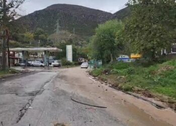 Situatë e vështirë në Delvinë për shkak të reshjeve, tri shtëpi të përmbytura dhe banorët evakuuar.