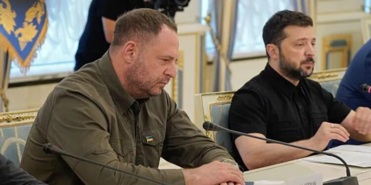 Skandal në Ukrainë: Në hetim për korrupsion 100 milion dollarë, bastiset apartamenti i këshilltarit të lartë të Zelenskyt, Yermak.