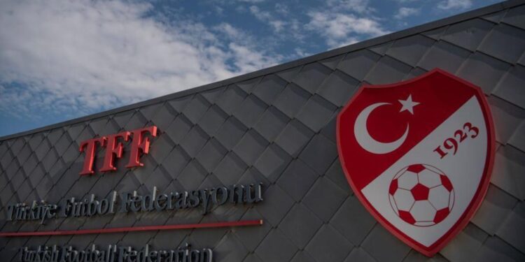 Skandali i basteve në Turqi vazhdon/ Më shumë se 1000 lojtarë të përfshirë, përfshirë edhe një shok të skuadrës së Muçit (Lista)