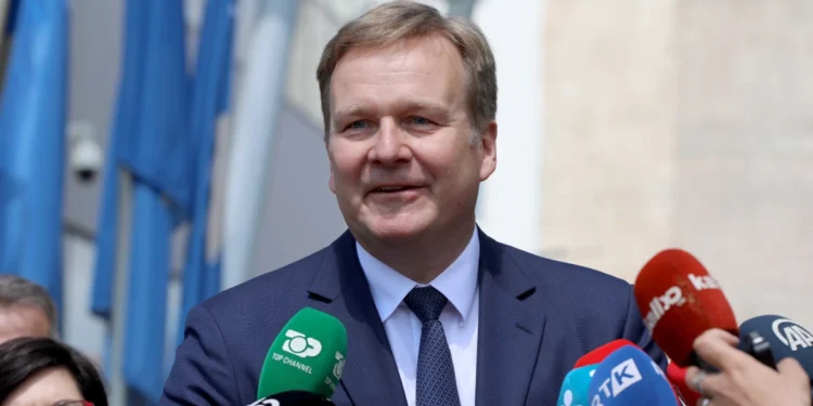 Sorensenit i jepet një mandat dyvjeçar si ndërmjetës në dialogun Kosovë–Serbi