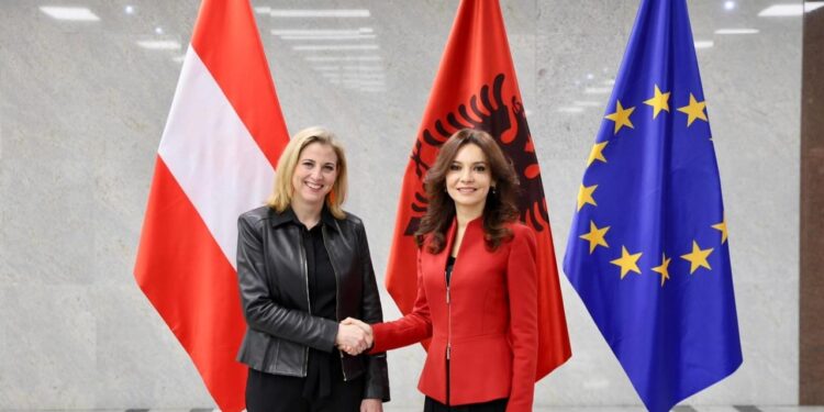 Spiropali takon homologen austriake në Tiranë: Mbështetje të qenësishme për procesin e integrimit europian, BE është një mundësi historike për ne.