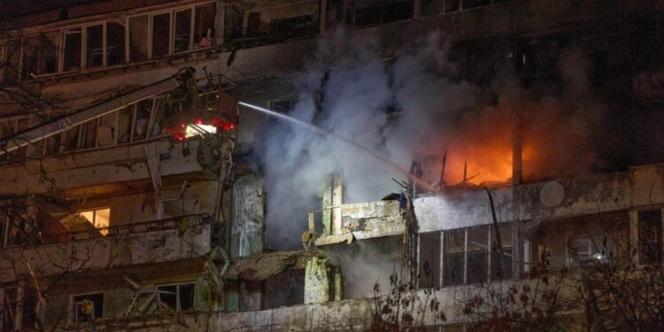 Sulmet në Ukrainë vazhdojnë, një i vdekur dhe 7 të plagosur natën e kaluar në Kiev.