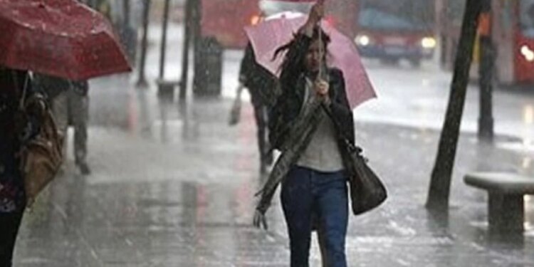 Suspensio të energjisë elektrike dhe përmbytje në rrugët rurale, rikthehen shiu i fortë në qarkun e Shkodrës.