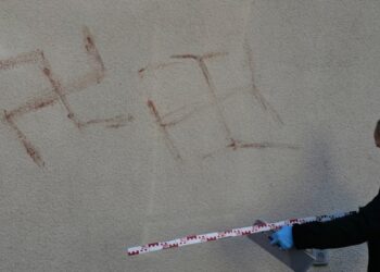 Svastika e bërë me gjak trondit Gjermaninë, policia nis hetimet për incidentin misterioz afër Frankfurtit.
