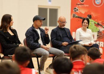 Sylvinho në ‘Akademinë e Zhvillimit të Rinisë Elite’: Besoni në veten tuaj dhe arrini potencialin tuaj më të lartë
