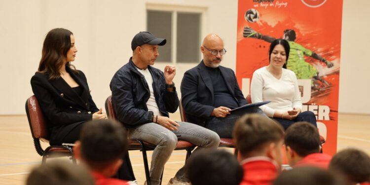 Sylvinho në ‘Akademinë e Zhvillimit të Rinisë Elite’: Besoni në veten tuaj dhe arrini potencialin tuaj më të lartë