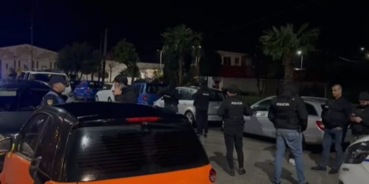 Të shtëna me armë në Fier, besohet se lidhen me një përplasje mes dy individëve