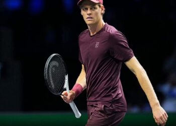 Tenis: Jannik Sinner rikthehet në vendin e parë në botë pas fitores në Turneun Masters të Parisit.