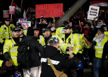 Tensioni gjatë ndeshjes së Europa League mes Aston Villës dhe ekipit izraelit, 11 të arrestuar pas protestave për Palestinën.