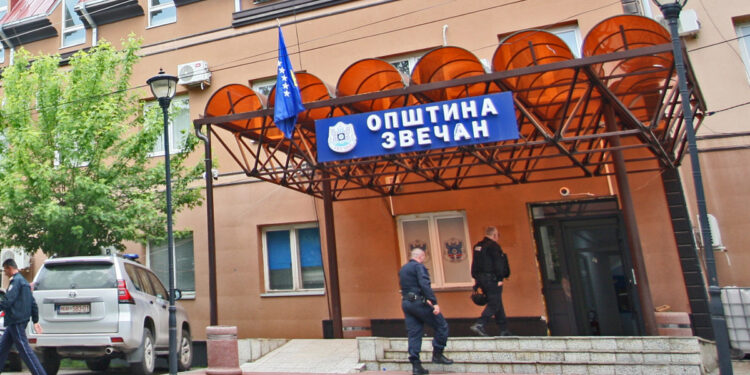 Tensioni në kalimin e pushtetit nga shqiptarët te Lista Serbe në Zveçan