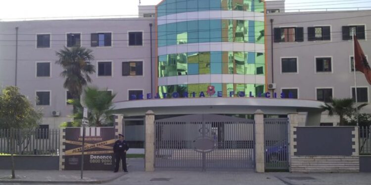 Tërheqje me armë në Durrës, një burrë 33-vjeçar paraqitet në spital me plagë.