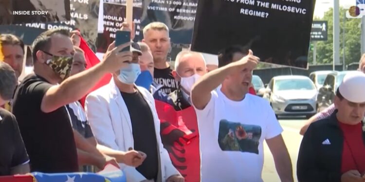 Titulli i ri mund të jetë: E vërteta brenda: Transkripte të ndryshuara të seancave, shkelje të të drejtave dhe ofendime ndaj liderëve të UÇK-së për simbolet kombëtare! Çfarë po ndodh në Hagë?