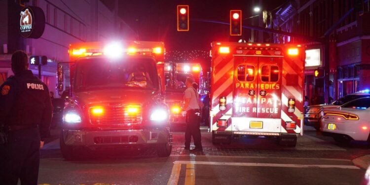 Tragjedi: 22-vjeçari humb kontrollin e makinës dhe përfundon në bar, 4 të vdekur dhe 11 të plagosur