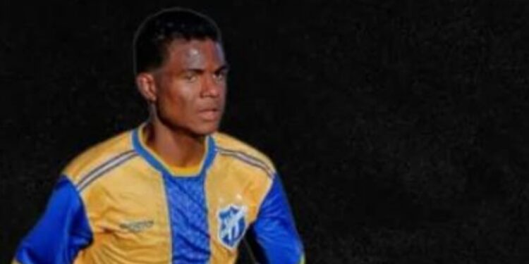 Tragjedi në Brazil: Vëllai i vogël vret vëllanë më të madh, një futbollist 18-vjeçar, gjatë pastrimit të armës.