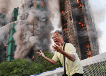 Tragjedia në Hong Kong: 128 të vdekur dhe 200 të zhdukur pas zjarrit që shkatërroi kompleksin e apartamenteve