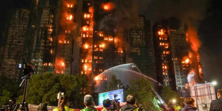 Tragjedia në Hong Kong me 128 të vdekur: Alarmet e zjarrit nuk u aktivizuan!