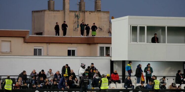 Tragjedia në Spanjë: Ndeshja ndërpritet pas 18 minutash për shkak të vdekjes së tifozit në Stadion