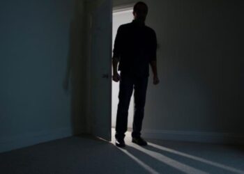 Trajneri arrestohet për abuzim seksual me vajza të mitura, denoncimet vijnë nga prindërit e një adoleshenteje 14-vjeçare.