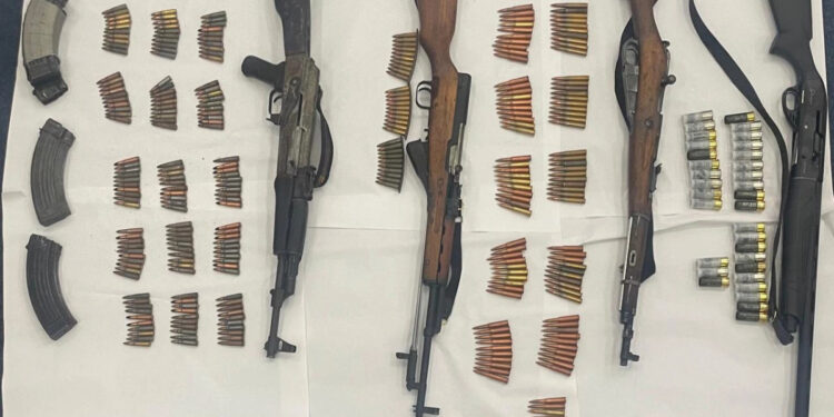 Tre persona Arrestohen në Ratkoc, Armatime të Sekuestruara