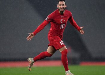 Turqia, Calhanoglu do të mungojë në ndeshjen me Spanjën, Chivu është optimist për derbin.