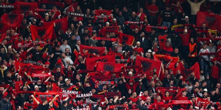 UEFA uron Shqipërinë për 113-vjetorin e Pavarësisë: Gëzuar Ditën Kombëtare, kombi i dashuruar pas futbollit…