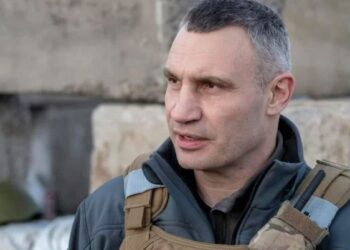Ukraina përballet me krizë ushtarake, kryebashkiaku i Kievit, Vladimir Klitschko: Propozon uljen e moshës së rekrutimit në 22 vjeç.